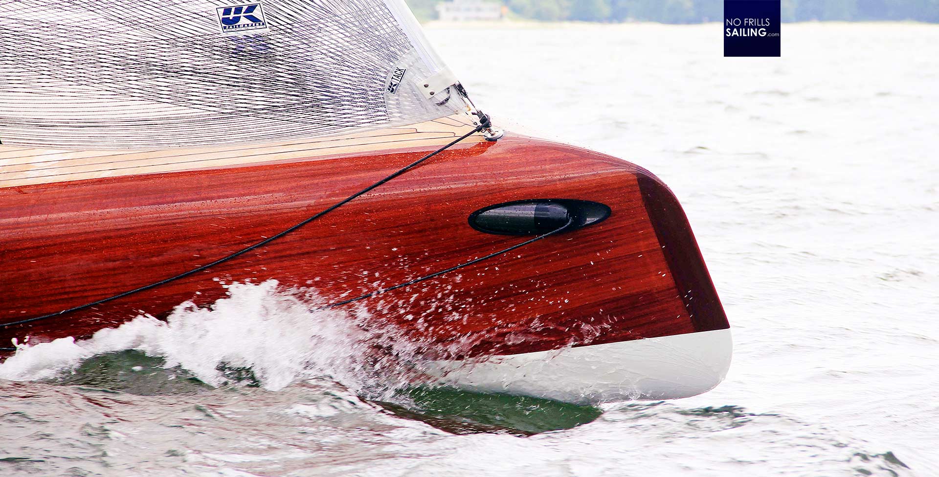 05 Martin Menzner LA28 yacht sailing - Inverted Bow Yacht : Inverted Bows in Sailing Yacht Design