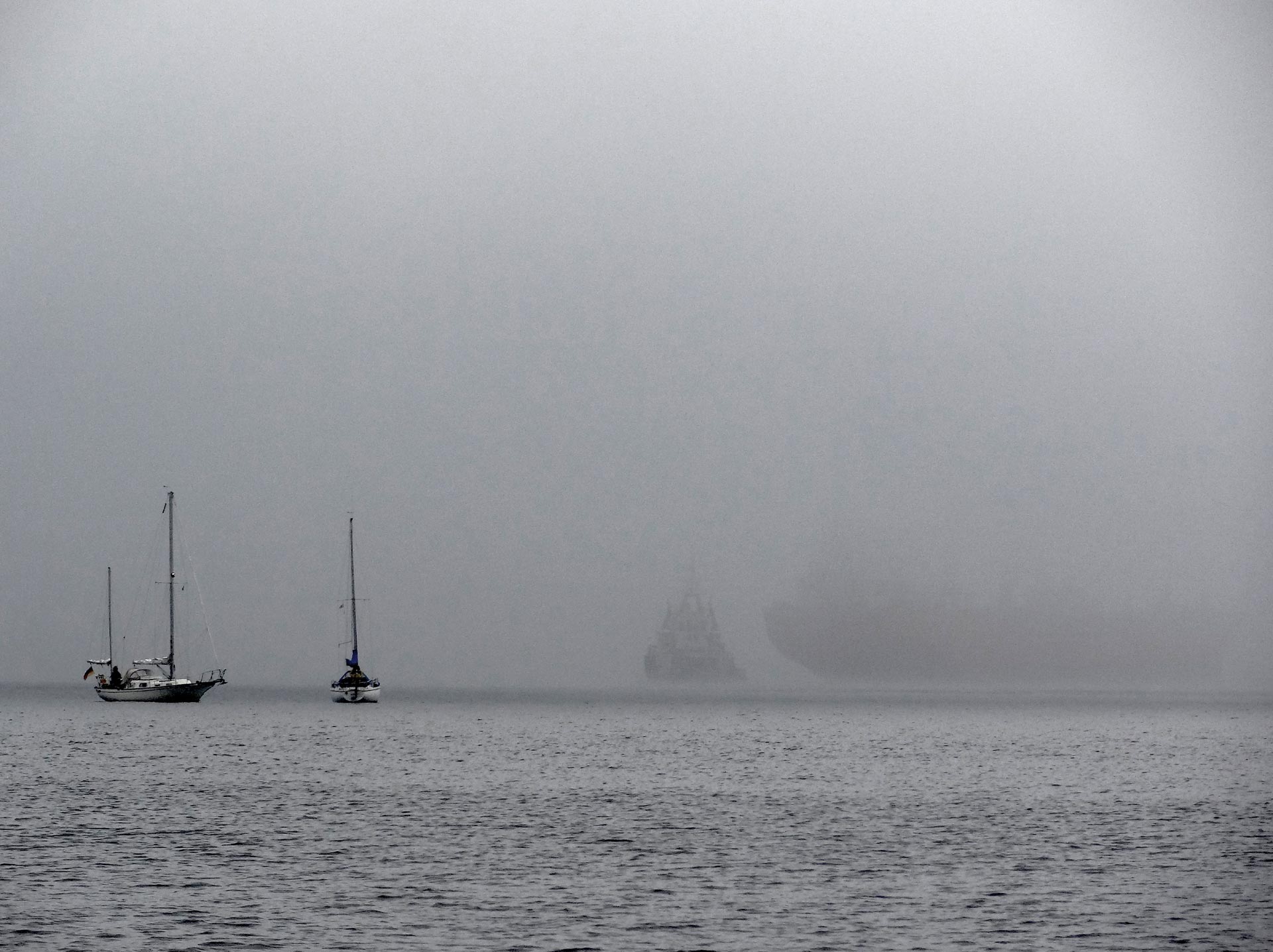 Silencing everything: Dangerous fog covers all of Kiel Bay area.