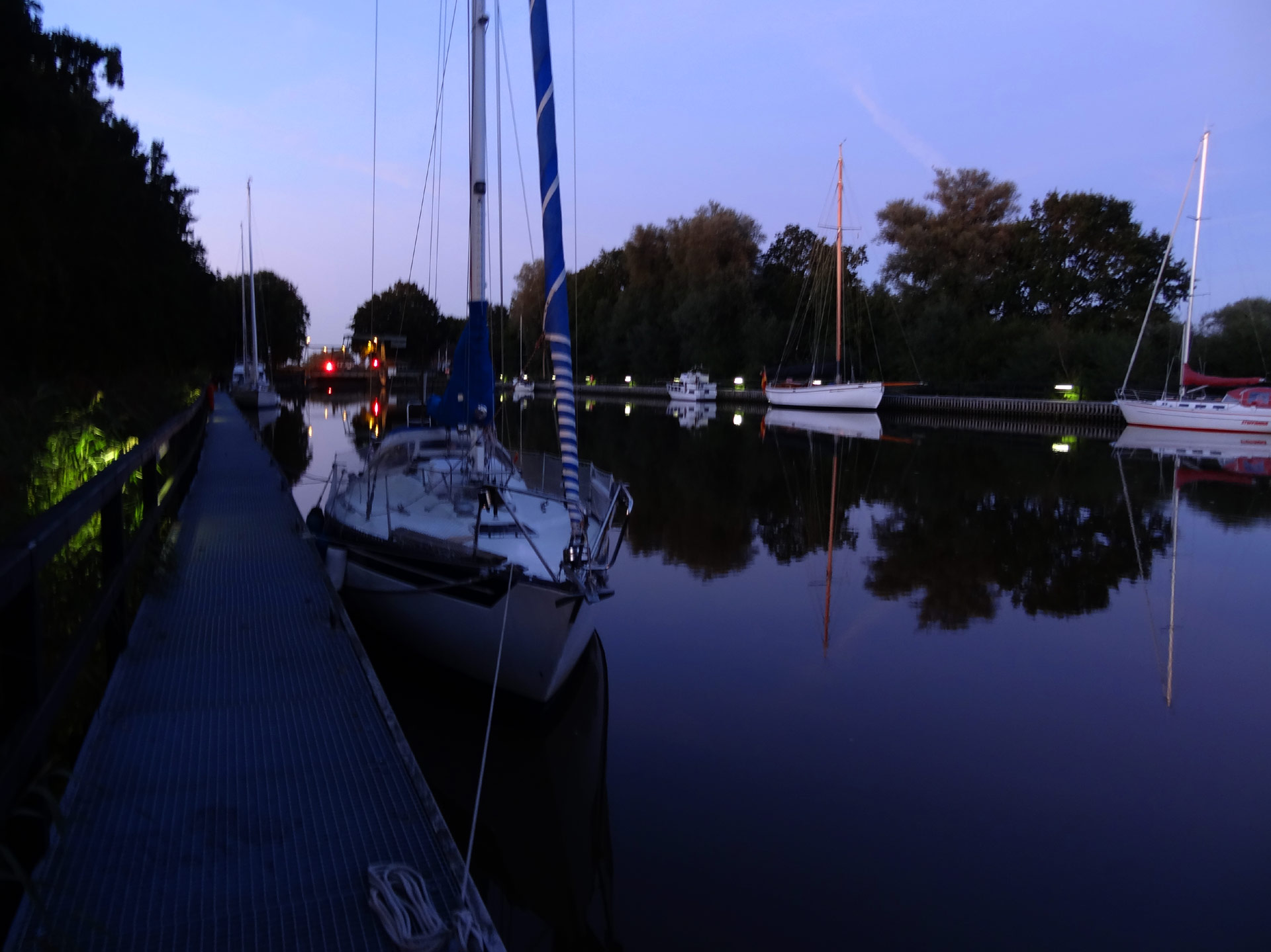 SY OLIVIA mooring with some other yachts in Gieselaukanal. 
