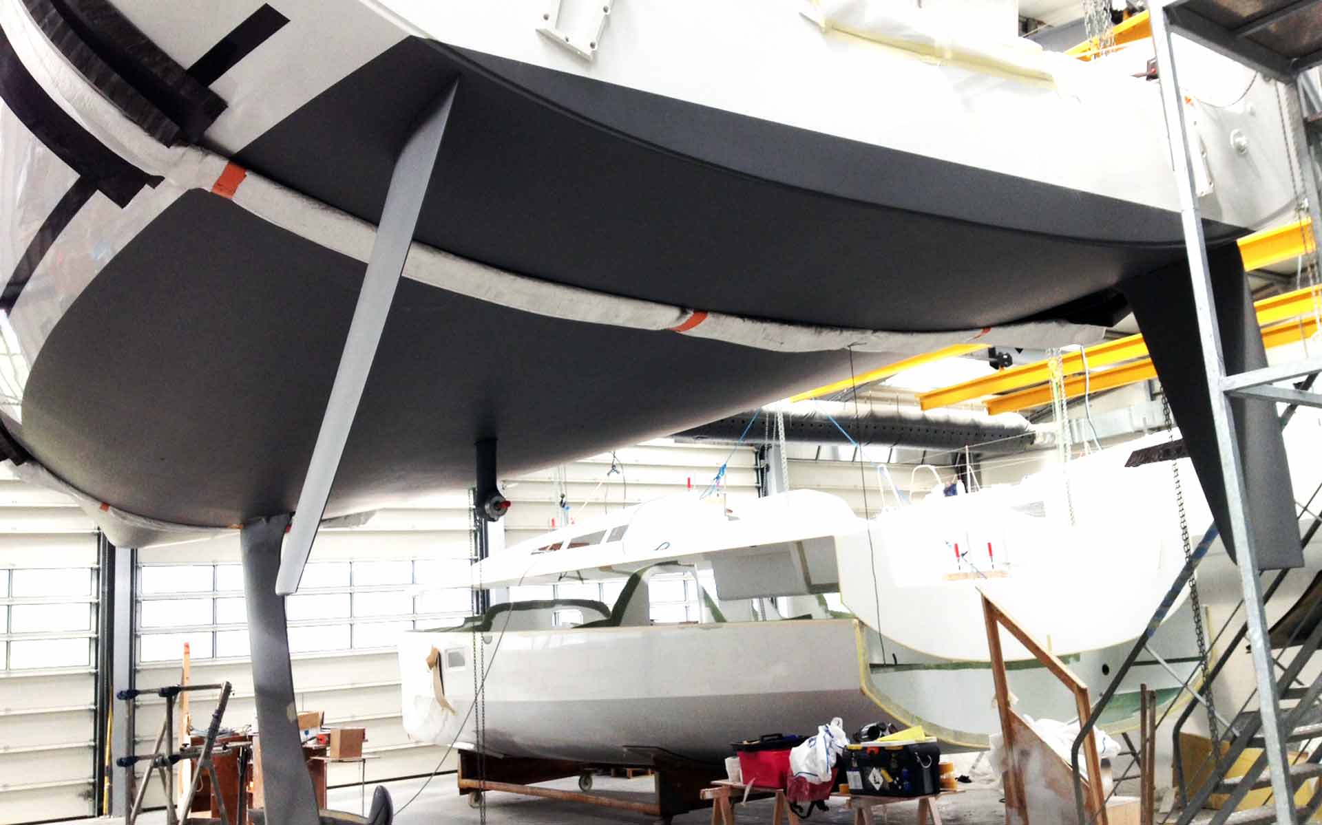 Flat bottomed hull & light weight - the secret of gliding