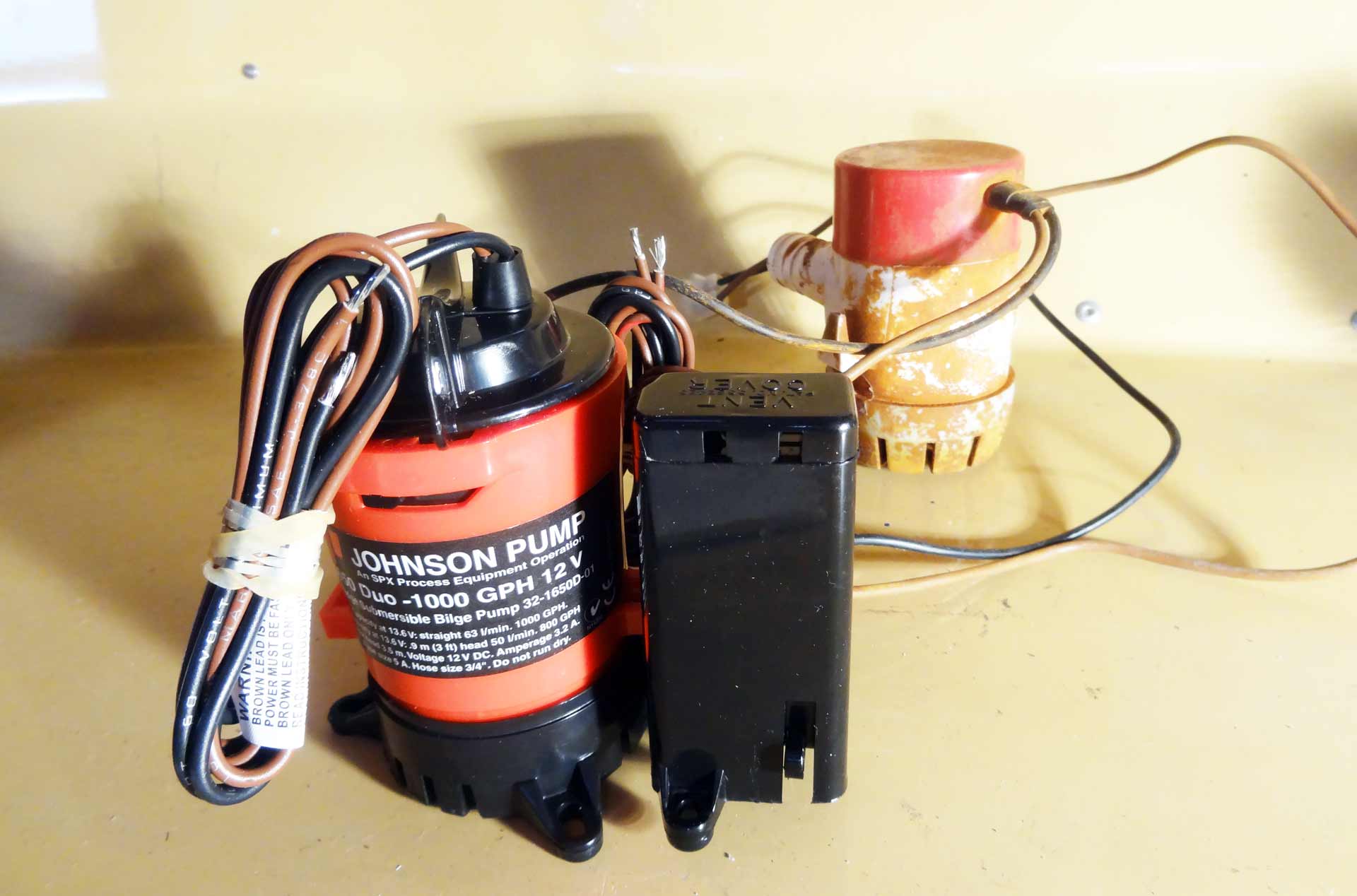 The old and too small pump will be replaced by a brand-new Johnson Bilge Pump