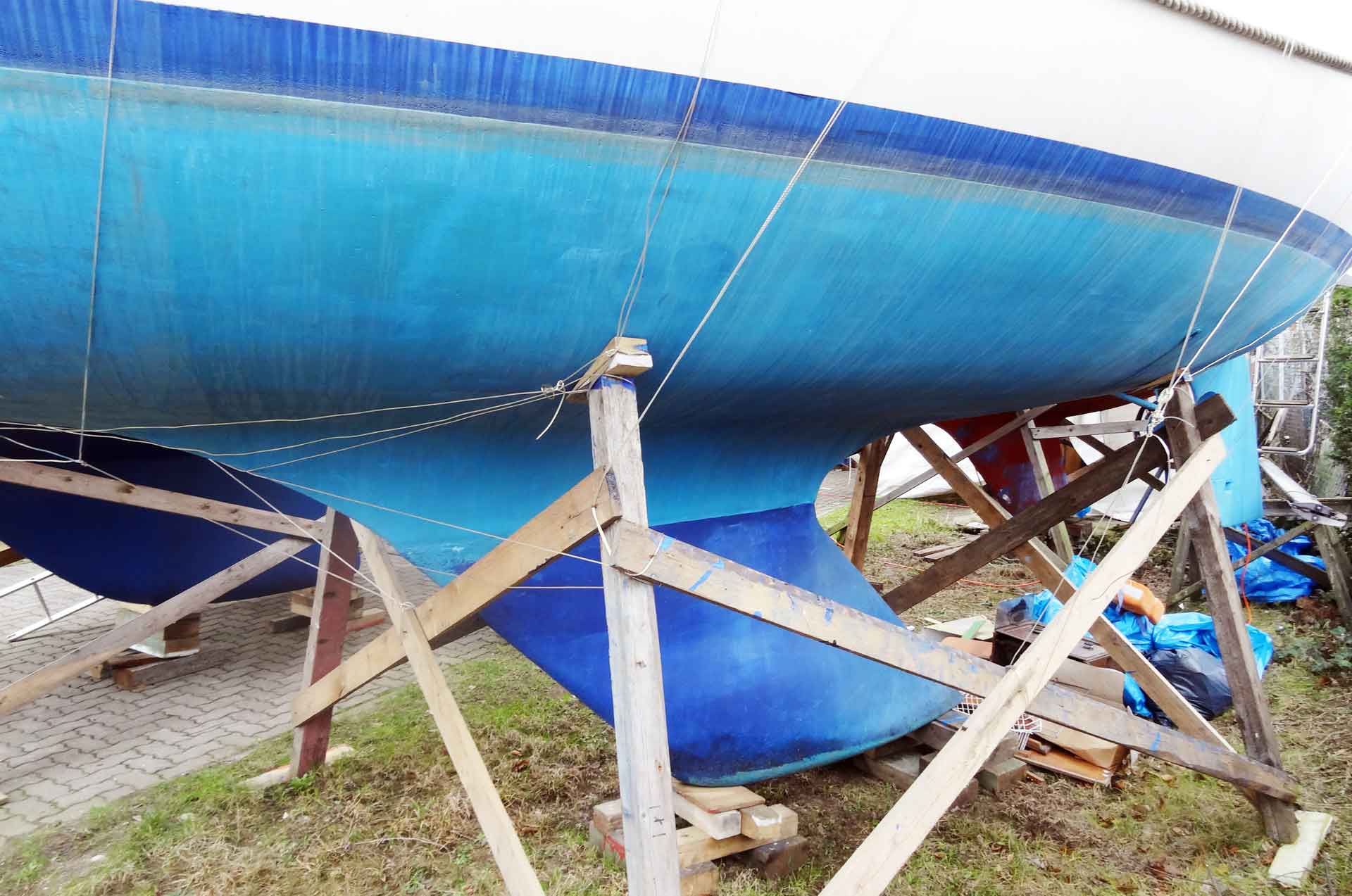 The IOR-Era with a Fin Keel and Skeg Rudder.