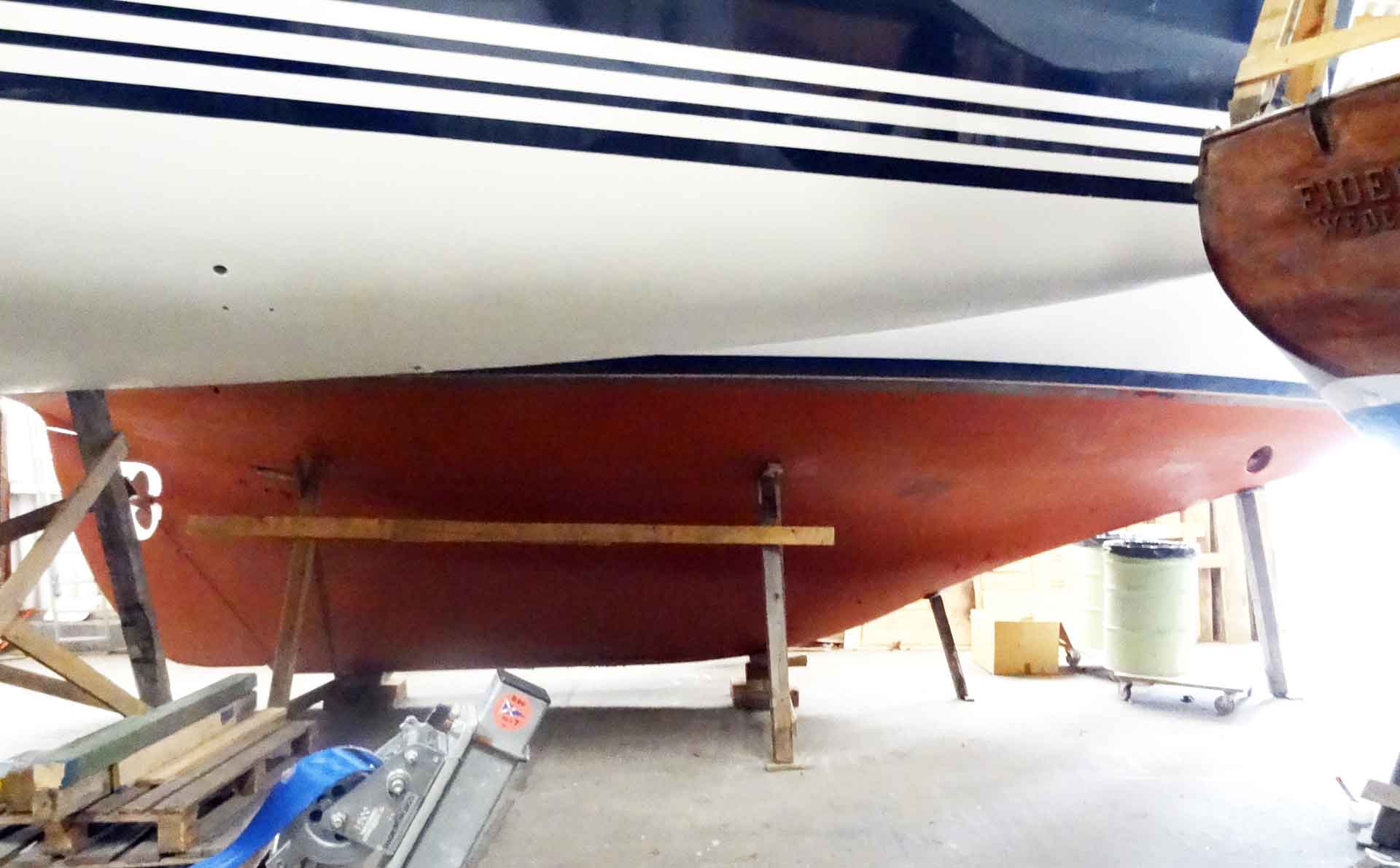 Beamy, heavy Displacement with a Full Keel - A traditional Yacht Design with a lot of Form Stability