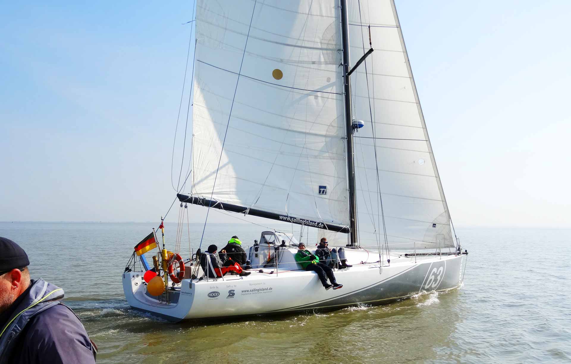 40 ft. are huge - but can also make a smaller impression when sailed by a large crew.