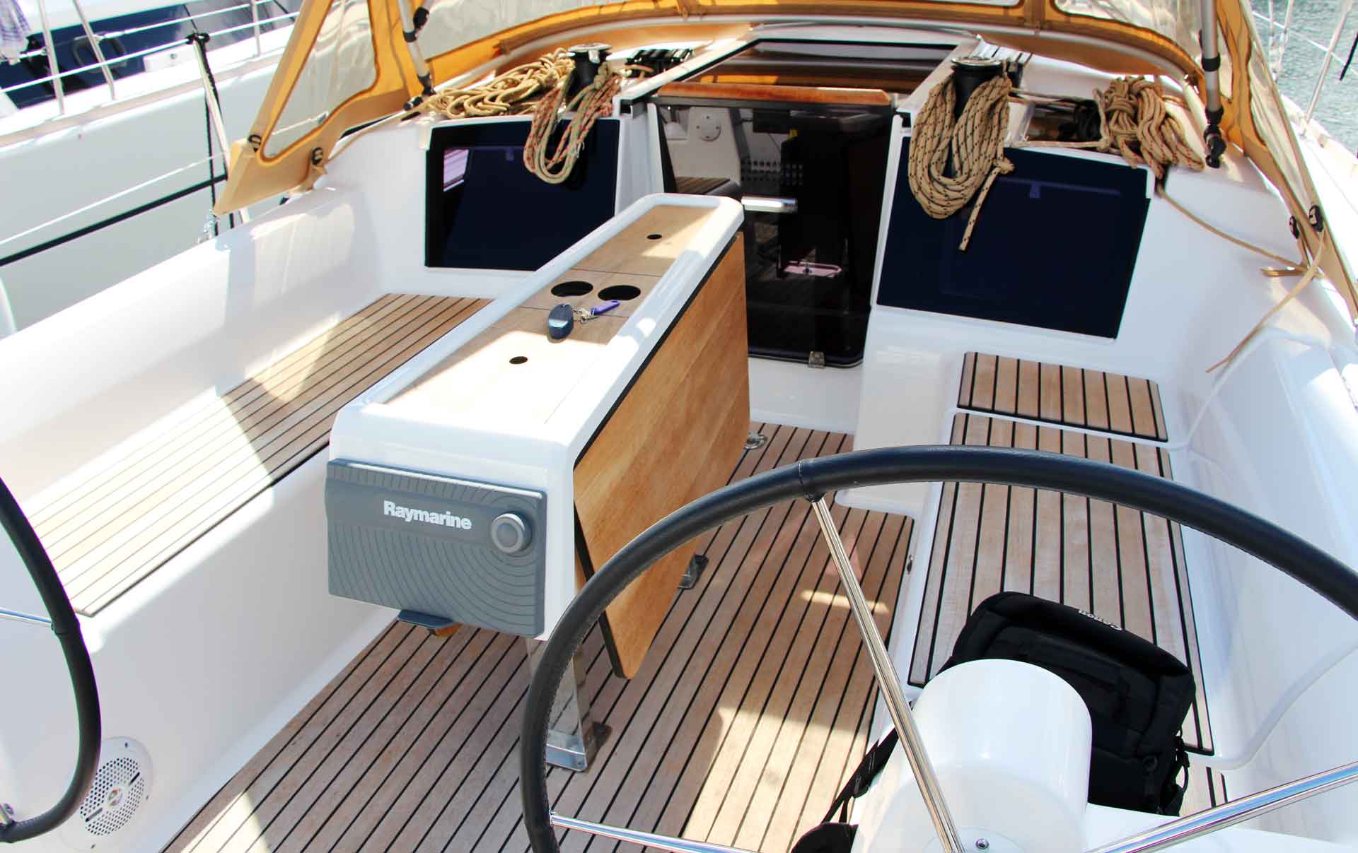 3.31 meters wide: That´s a lot of space in the aft section as well as in the saloon