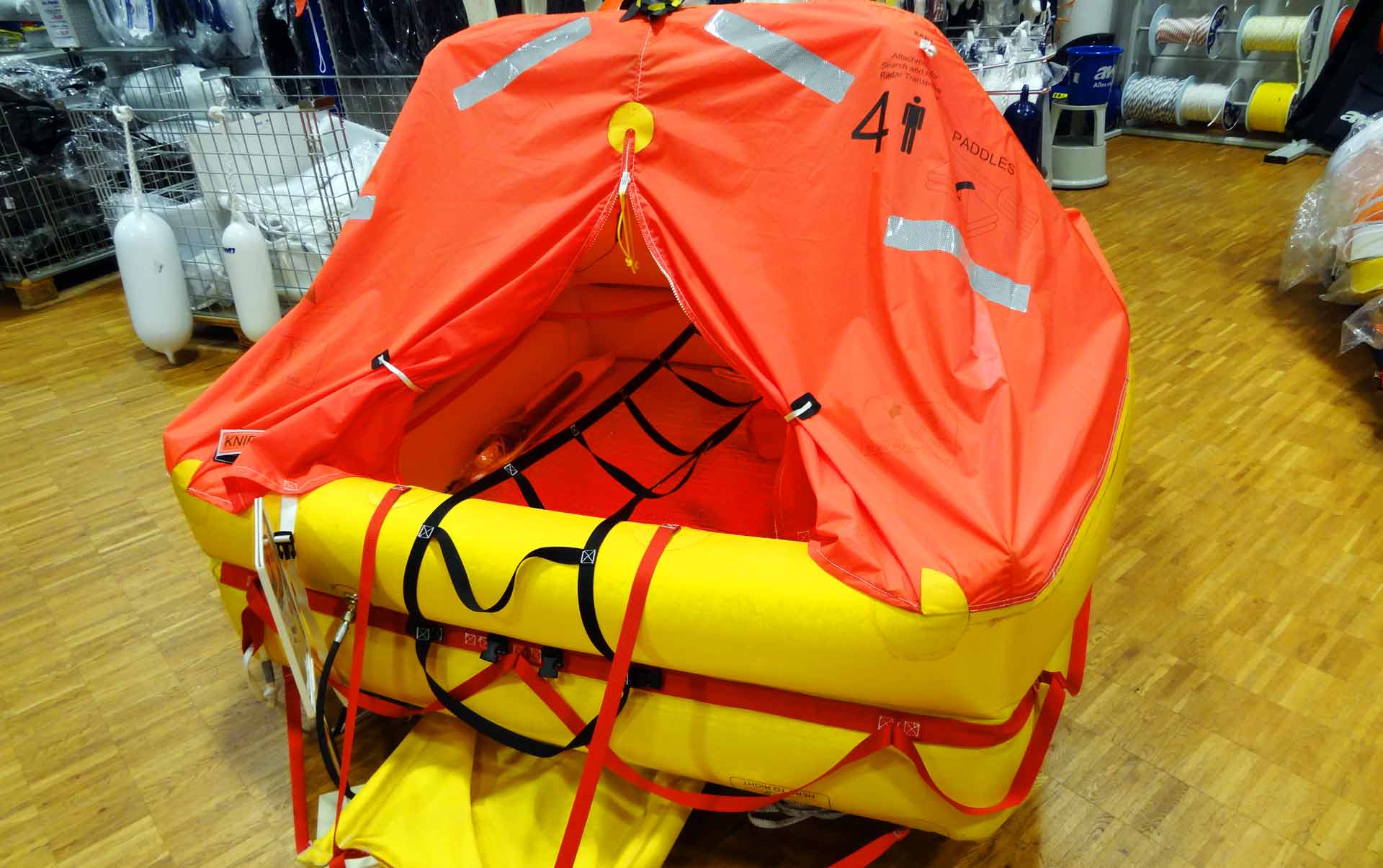 That´s a 4 person life raft
