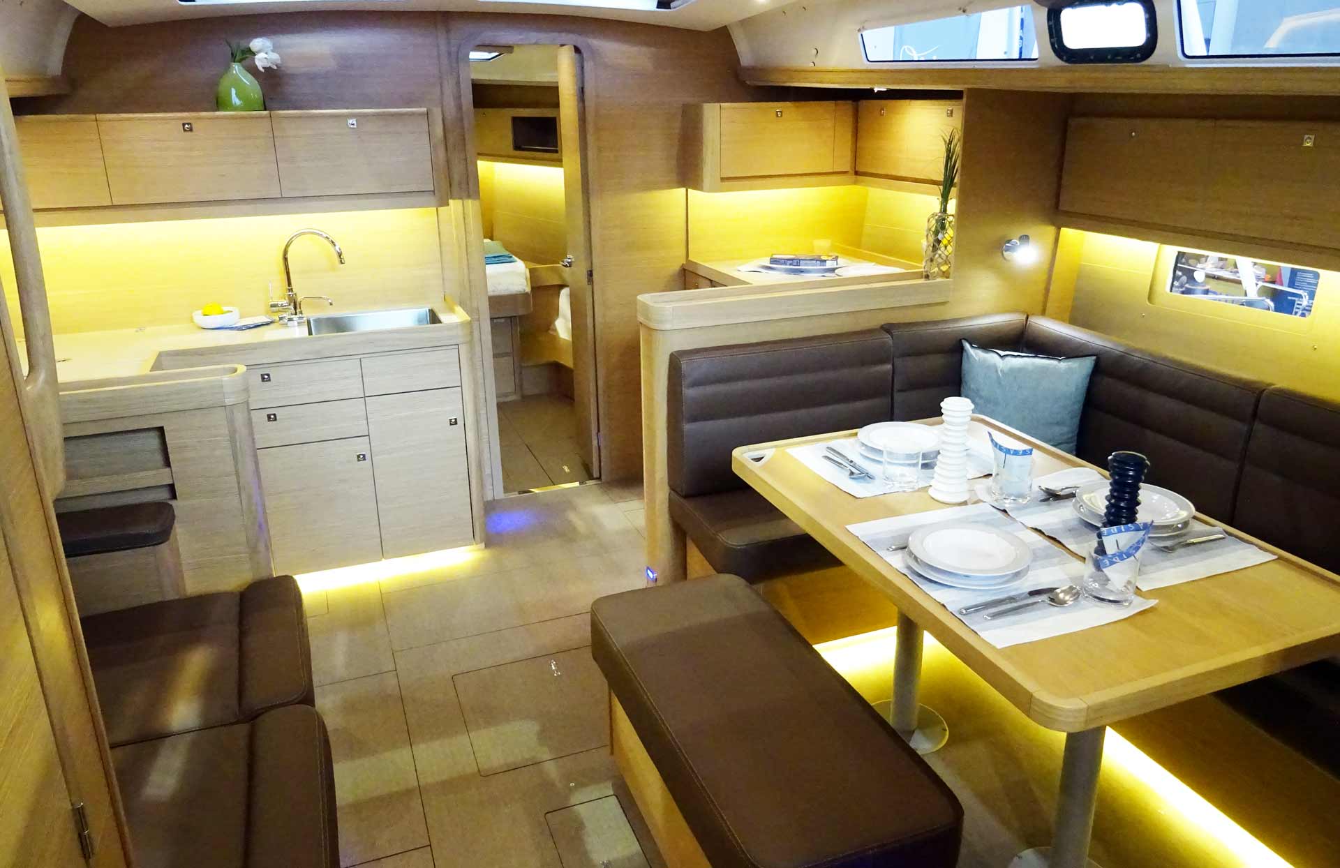 25 Dufour Grandlarge Saloon Galley 