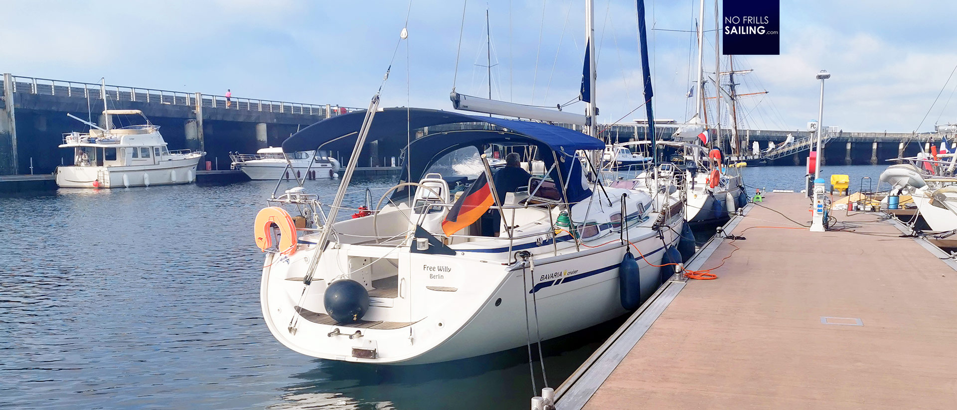 2001 bavaria 37 sailboat