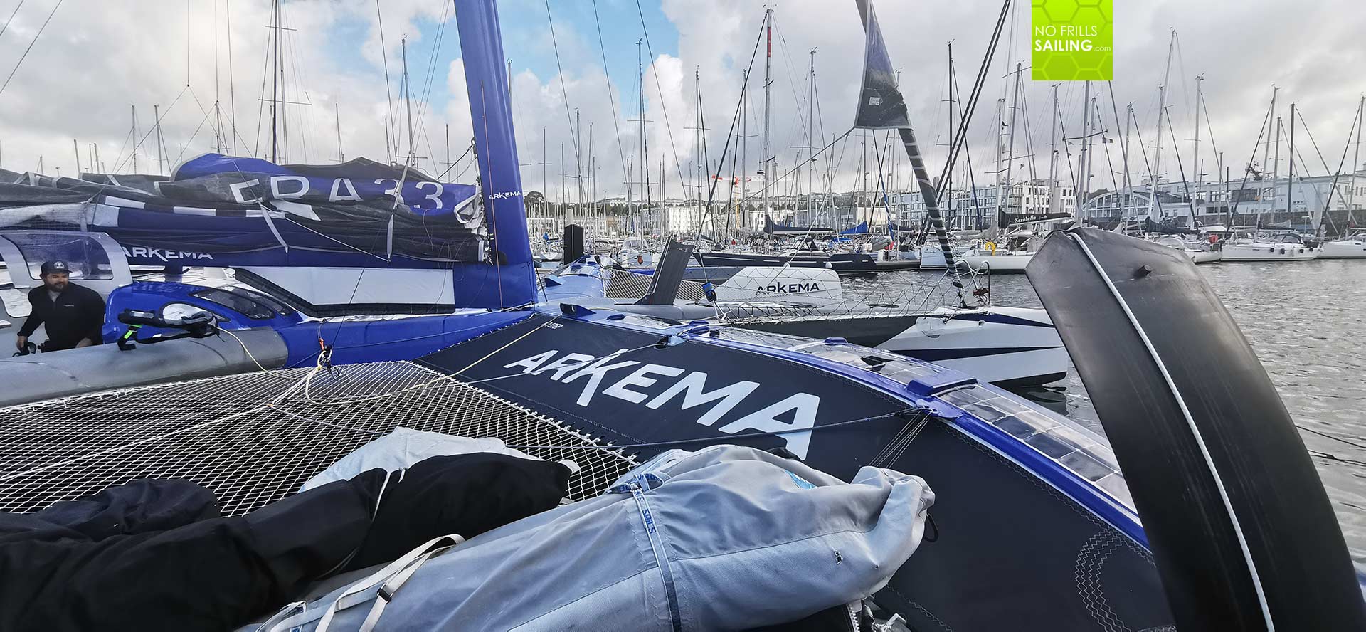 racing trimarans