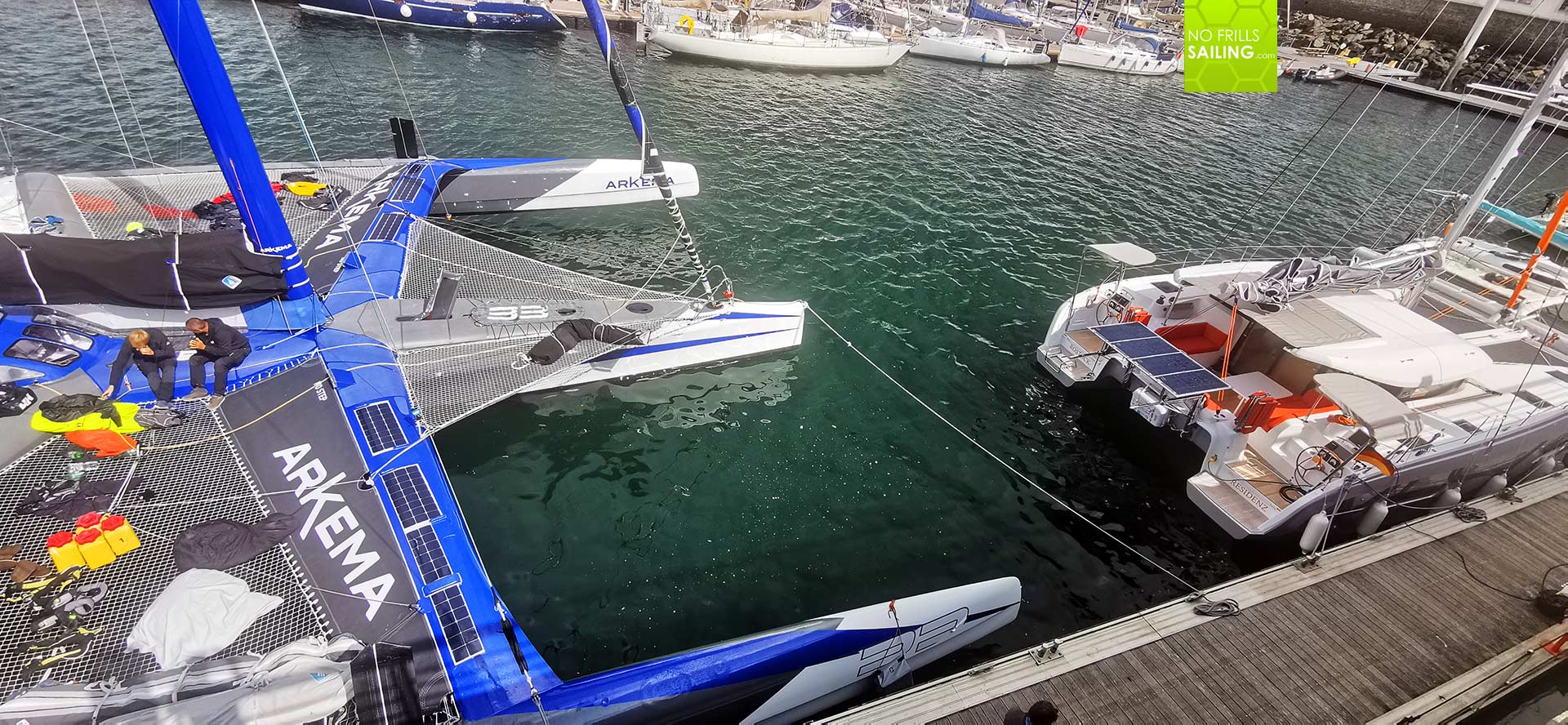 racing trimarans